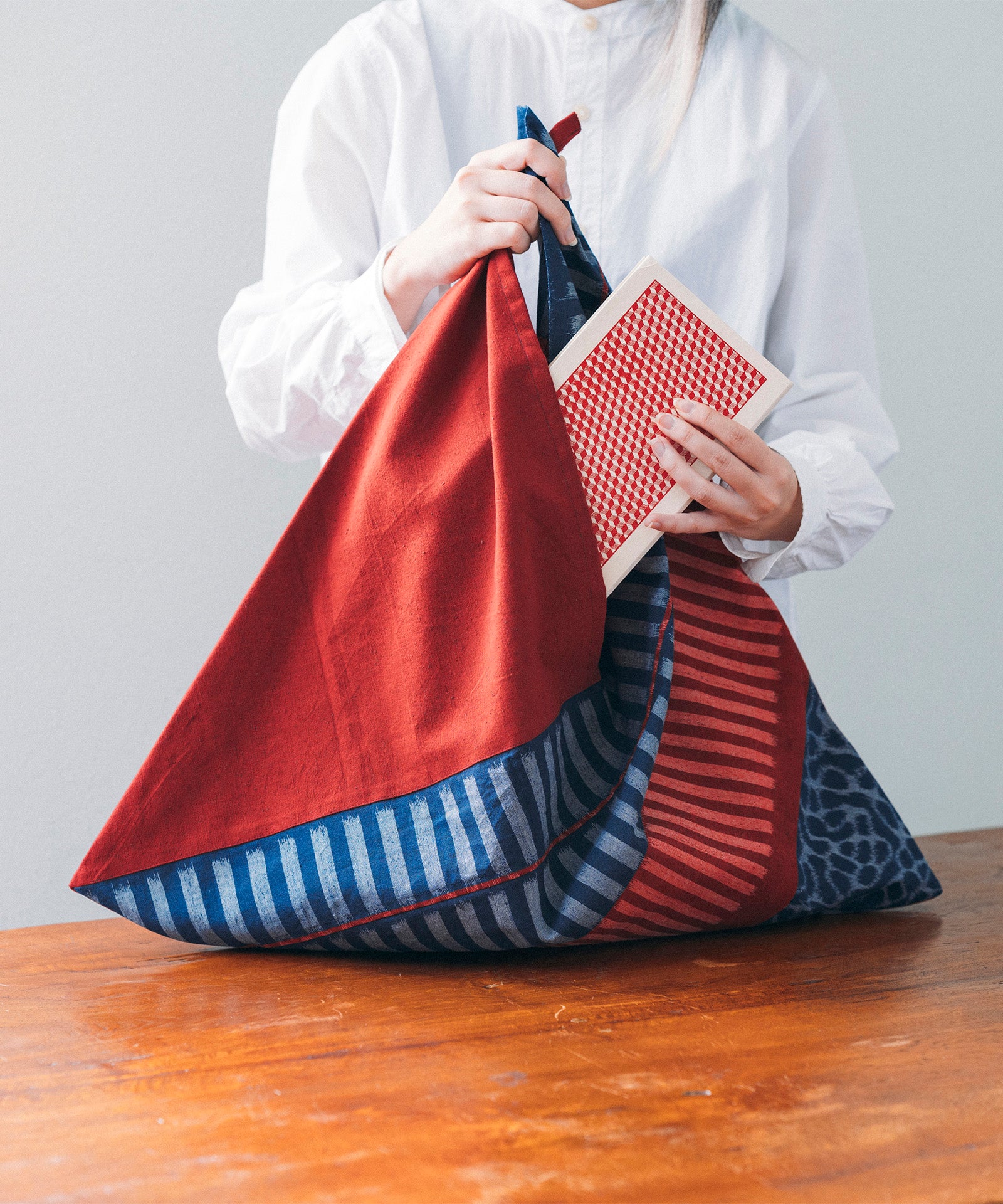 YOKKA/洋服にも和服にも合うあづま袋（久留米絣/赤色） – KOMINKAN JAPAN