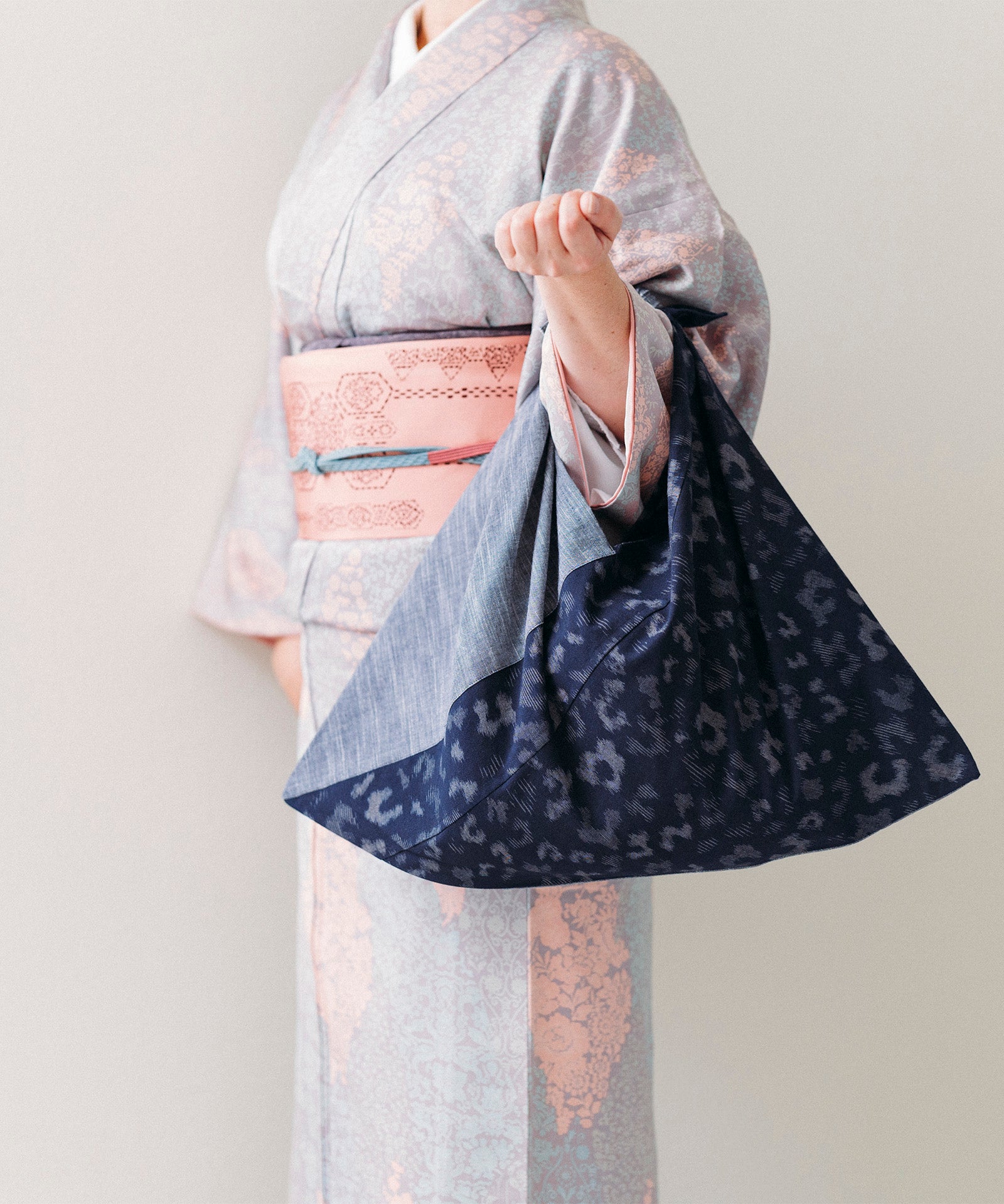 YOKKA/洋服にも和服にも合うあづま袋（久留米絣/グレー/綿織物