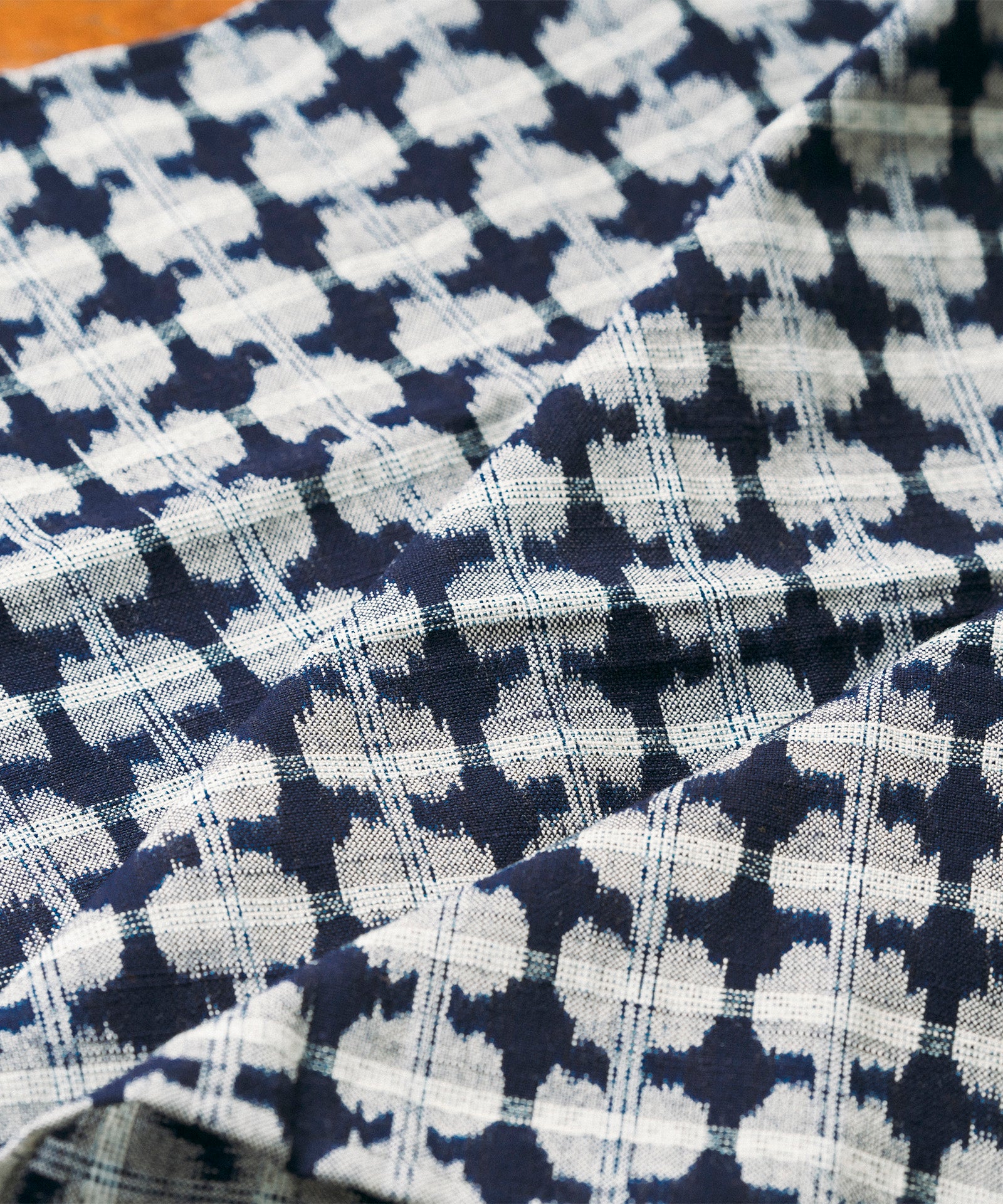 繡美織　絹100% チリアンバ-プル反物ふくれ織NL-CC YOKKA/糸からこだわったハンカチ（久留米絣/ネイビー/綿織物/工芸品